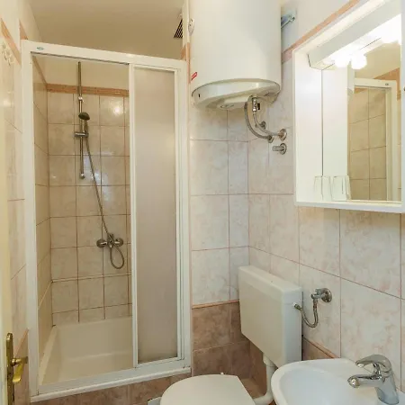 Lejlighed Family Friendly Seaside Kastel Stari, - 18114 Kaštela