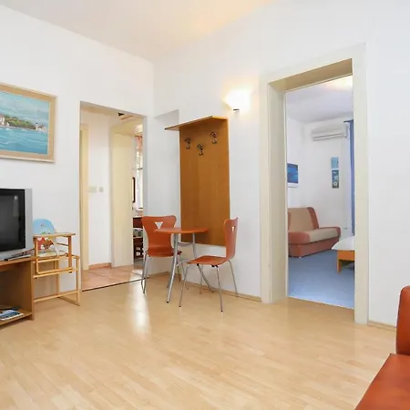 Family Friendly Seaside Kastel Stari, - 18114 Lejlighed *