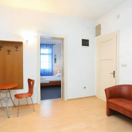 Lejlighed Family Friendly Seaside Kastel Stari, - 18114 *