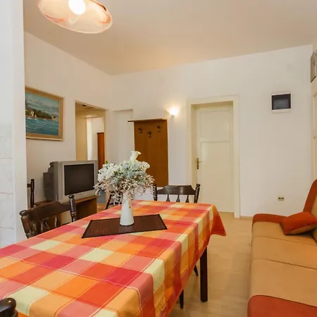 Lejlighed Family Friendly Seaside Kastel Stari, - 18114 Kaštela