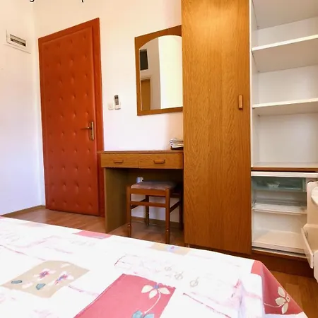 Lejlighed Family Friendly Seaside Kastel Stari, - 18114 Kaštela
