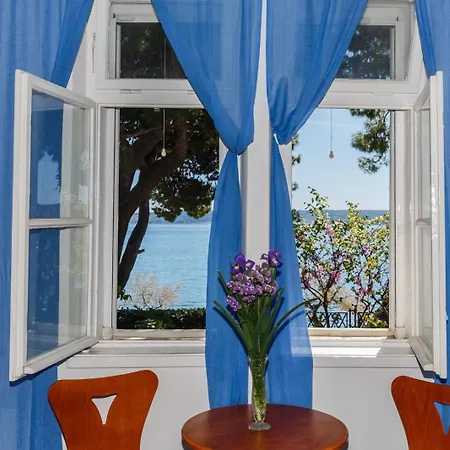 Apartment Family Friendly Seaside Kastel Stari, - 18114