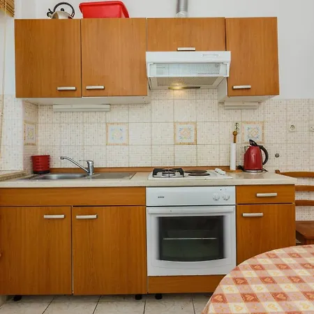 Lejlighed Family Friendly Seaside Kastel Stari, - 18114 Kaštela
